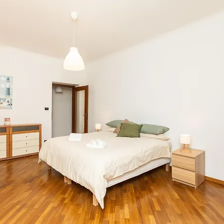 Trilocale Davanti All'acquario - Centro Apartmán
