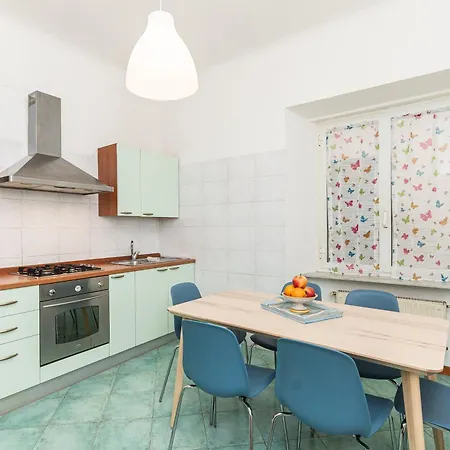 Trilocale Davanti All'acquario - Centro Apartmán