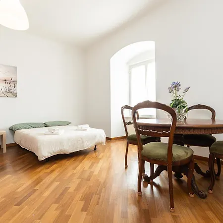 Daire Trilocale Davanti All'acquario - Centro *